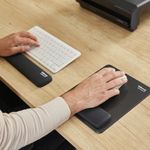 Fellowes Breyta Standard Mouse Pad Wrist Rest Black 100142555